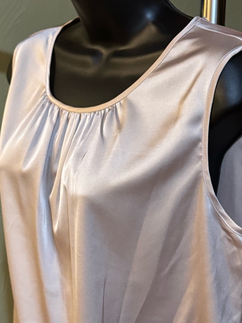 Calvin Klein Satin Sleeveless Blouse Pleated Scoop Neck Champagne Gold Size M - Picture 5 of 12